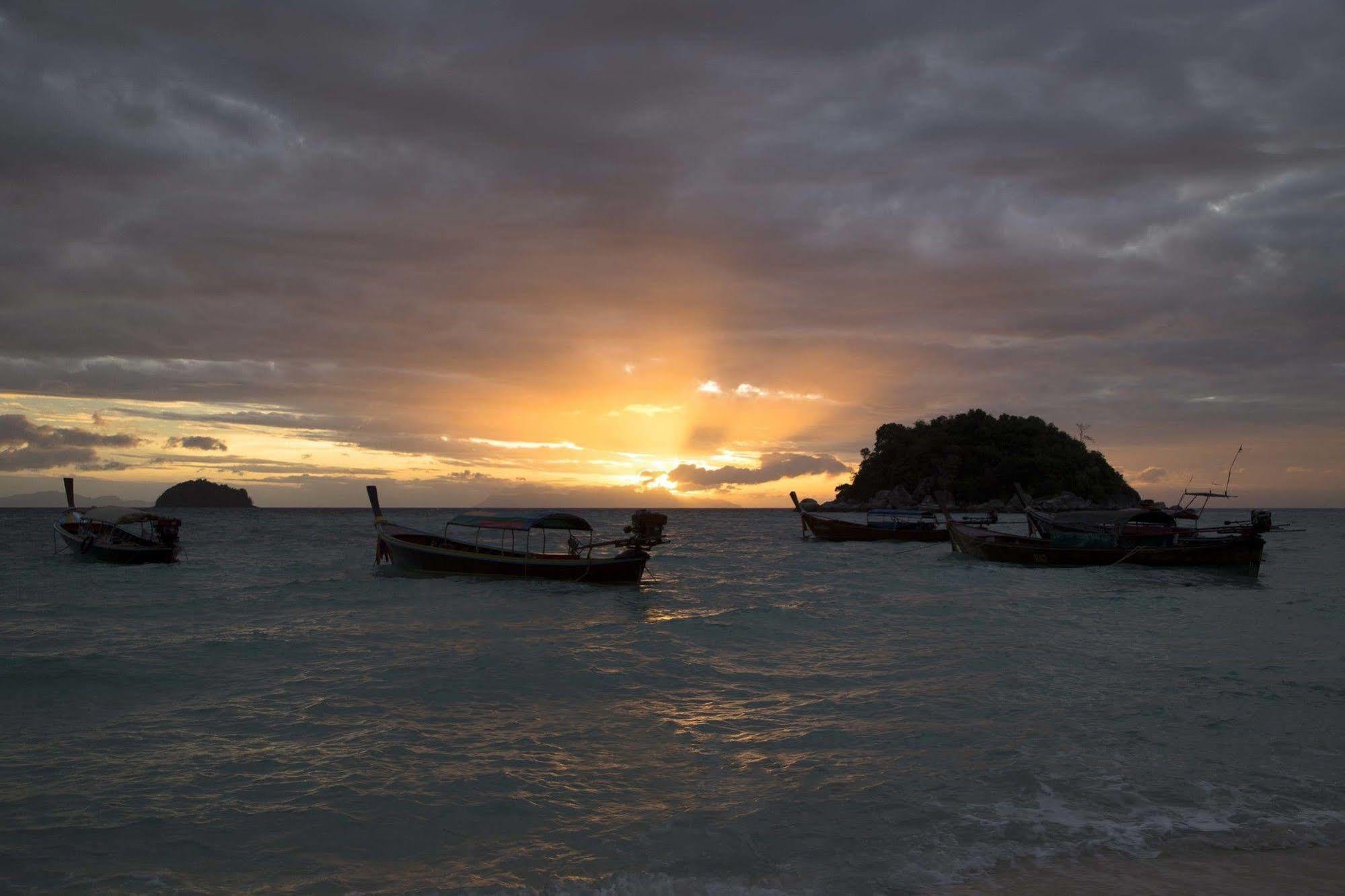 Mali Resort Sunrise Beach Koh Lipe Exterior foto
